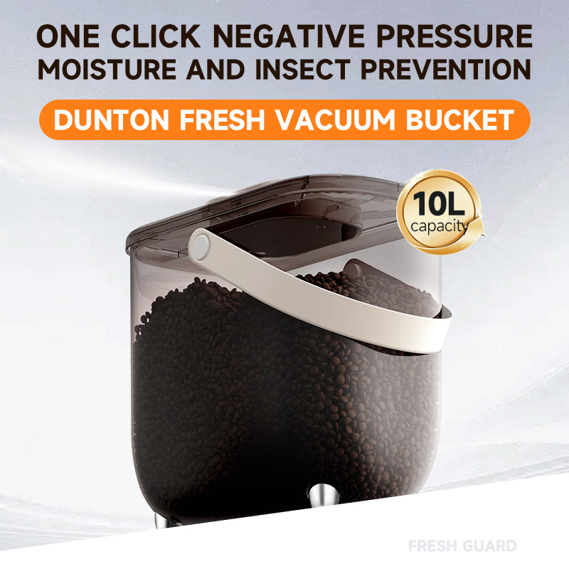 Q5 airtight vacuum pet food bucket filled with kibble, 10L capacity badge and text overlay One Click Negative Pressure